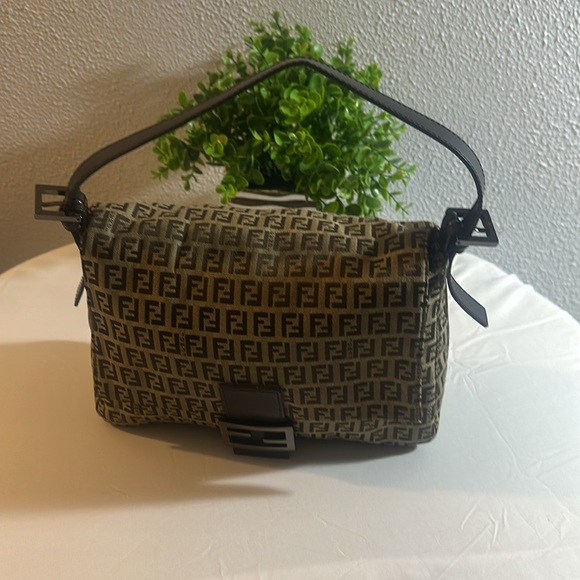 Authentic Fendi Baguette Shoulder cloth Handbag Zucca print, very classy - Picture 4 of 15